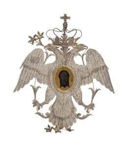 522.  Relicario con la Santa Faz o el Santo rostro de Jaén, en marco de plata en filigrana de plata en su color y plata dorada en forma de águila bicéfala, coronada.Trabajo cordobés, finales del S. XVIII.