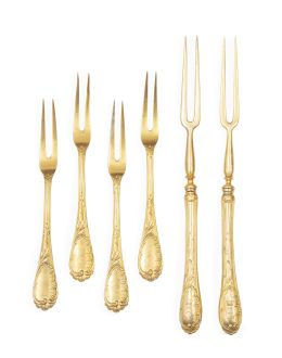 627.  Juego de 16 cubiertos de marisco de plata vermeille con inicial "A" grabada bajo corona de marqués.S. XIX.