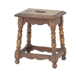 1199.  Taburete de madera tallada, de castaño, siguiendo modelos del S. XVII.