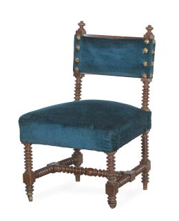 531.  Silla baja de madera torneada con tapicería en azul tachonada con flores.S. XIX.