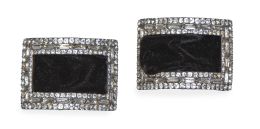 1192.  Pareja de hebillas de metal plateado y cristal de "strass".Principios del S. XIX.