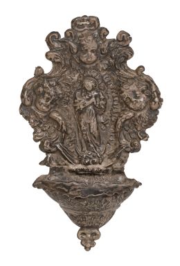 1160.  Benditera de plata con decoración repujada.España, principios del S. XVIII.