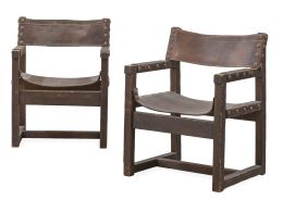 1286.  Pareja de sillas de madera y piel tachonada, tipo frailero.Biosca*, España, años 60.