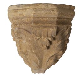 551.  Ménsula de piedra tallada, con hojas.S. XV.