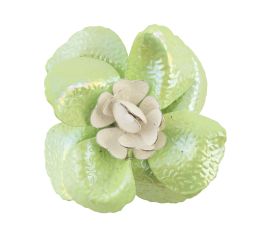 390.  Broche flor vintage americano años 60, con pétalos de esmalte verde irisado sobre metal, y centro de pequeños pétalos blancos