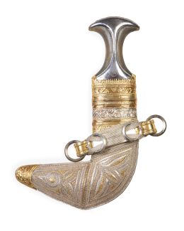 1174.  Daga jambiya en oro, plata y asta. En su estuche.
Trabajo 