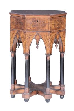 594.  Costurero octogonal Reina Gobernadora de madera de caoba y marquetería.Trabajo español, h. 1830 -1840.