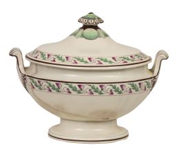 1285.  Sopera de loza Jorge III pintada en verde y rosa, decorada 