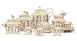 717.  Juego de merienda de porcelana esmaltada y dorada con flores.París, mediados del S. XIX.
