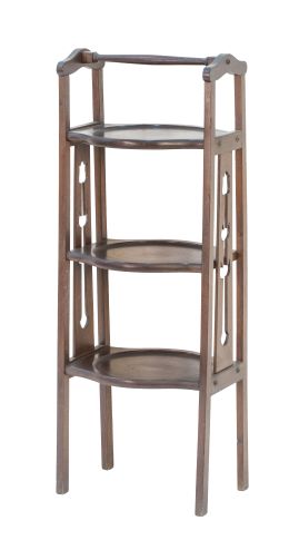 730.  Pastelero de madera tallada con tres baldas.h. 1900.