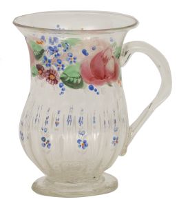 763.  Jarrita de vidrio transparente con flores pintadas en rosa, azul y verde.La Granja, S. XIX.