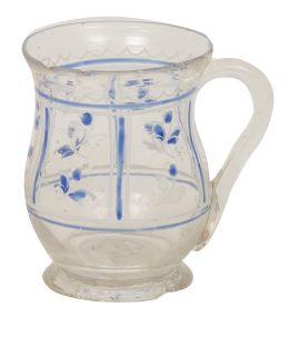 761.  Jarrita de vidrio transparente con decoración en azul y blanco.S. XIX.