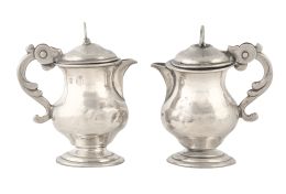 526.  Pareja de vinajeras de plata. Con marcasMateo Martínez Moreno, Córdoba, h. 1800.