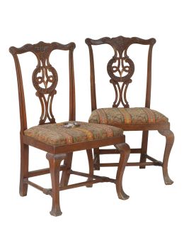 1282.  Juego dos de sillas de estilo chippendale.Trabajo inglés, S. XIX
