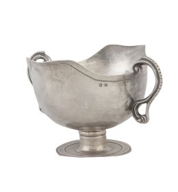 1350.  Salsera de plata con asas. Con marcas.López, Madrid, S. XX.