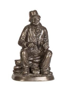 1151.  Hombre con martillo sentado Escultura de bronce.S. XIX.