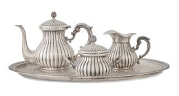 1210.  Juego de café de plata gallonada de ley 800. Con marcas.La bandeja de metal plateado.S. XX.