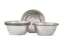 656.  Juego de seis lavafrutas de plata, ley 800. Con marcas.S. XX.