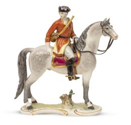 542.  Personaje a caballo con corneta de porcelana esmaltada.Nymphenburg, Alemania, S. XX.