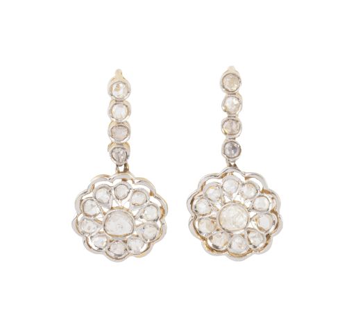 Pendientes largos de ff. S. XIX con rosetón de diamantes qu