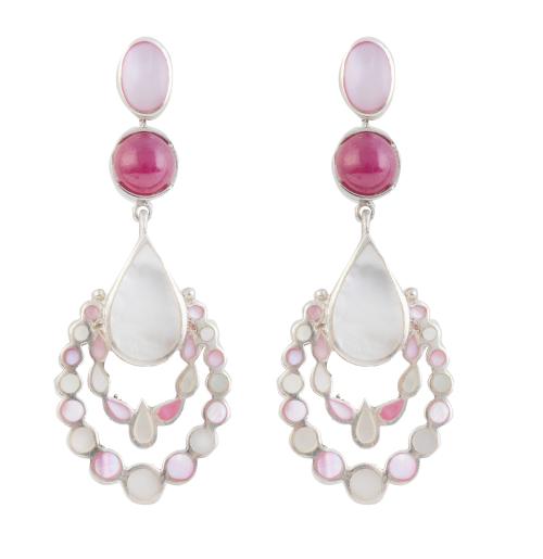 Pendientes largos de rubíes y madreperla con lágrima colgan