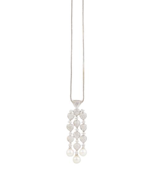 Collar con tres líneas de corazones cuajados de brillantes,