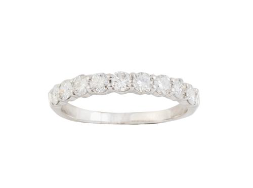 Sortija media alianza de brillantes engastados en garras