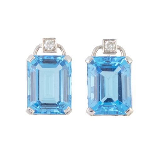 Pendientes con grandes topacios azules de talla rectangular
