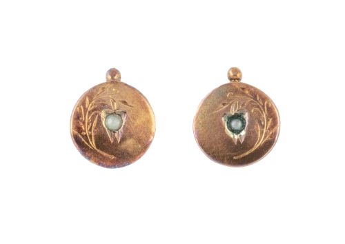 Pendientes circulares S. XIX con grabado floral y centro de