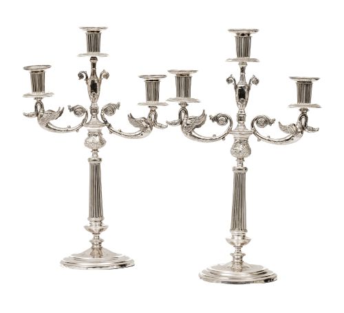 Pareja de candeleros de plata, transformables en candelabro