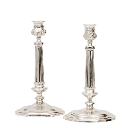 Pareja de candeleros de plata, transformables en candelabro