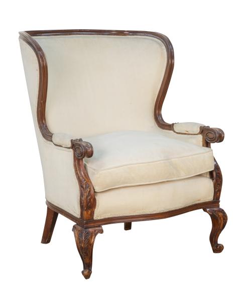 Butaca de madera tallada y tapicería de estilo Luis XV.S.