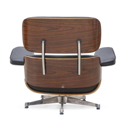 Lounge Chair en madera, cuero y metal.Siguiendo el diseño