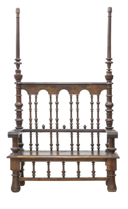 Banco de madera tallada y torneada.España, S. XIX.