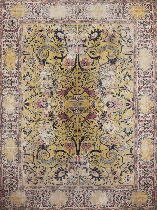 Alfombra en lana antigua de campo amarillo y rosa, decorada