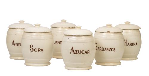 Lote de seis botes de cerámica esmaltada en blanco con leye