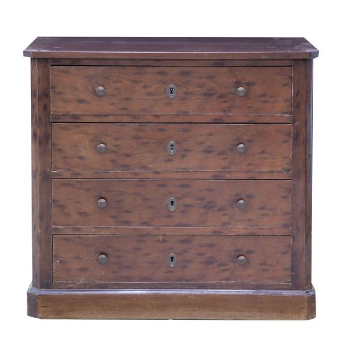 Cómoda de madera con cuatro cajones.España, finales del S