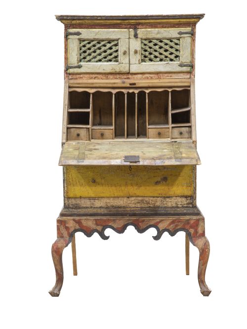 Mueble escritorio Felipe V de madera tallada y policromada.