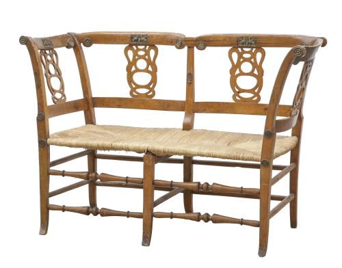 Banco fernandino de estilo imperio de madera tallada con ap