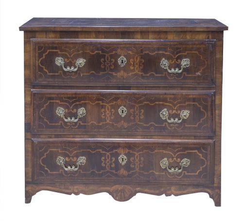 Cómoda de madera de nogal y marquetería.Posiblemente trab