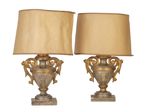 Pareja de copas de madera tallada, policromada y dorada, tr