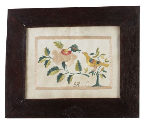 Bordado Carlos IV con hilos de color decorado con ave y una