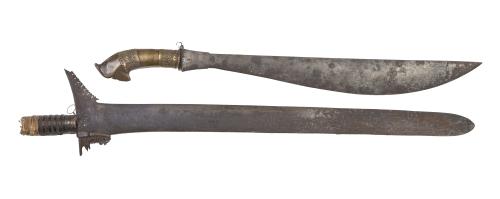 Lote de dos espadas de acero grabado y madera.Malasia o I