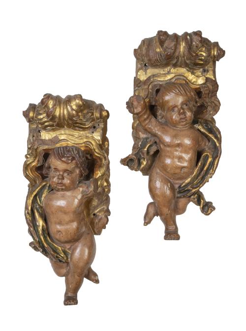 Pareja de ménsulas en forma de niños de madera tallada, pol