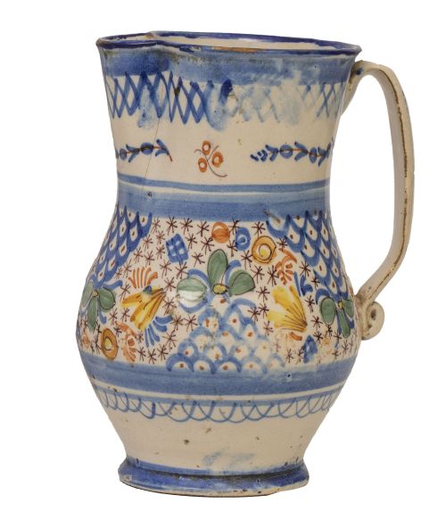 Jarro de cerámica esmaltada, con asa de cinta.Manises, S.