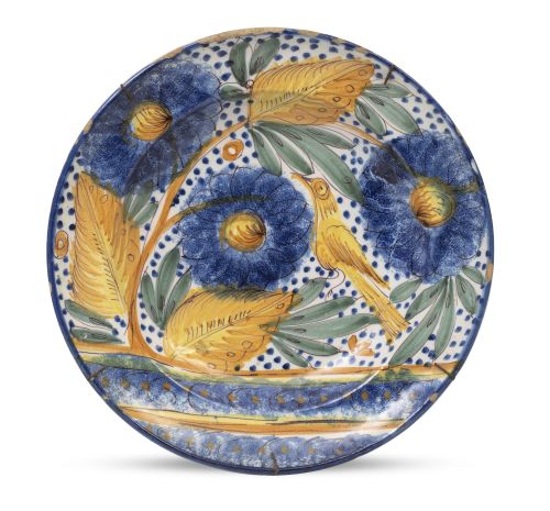 Plato de cerámica esmaltada en azul y ocre con pajarito y f