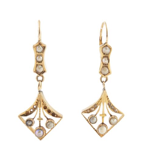 Pendientes largos S. XIX con diseño romboidal calado decora