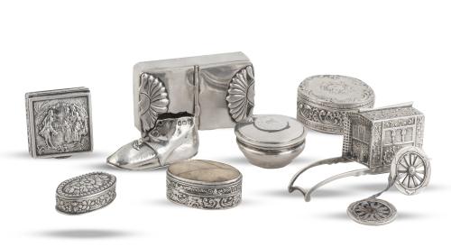 Lote de ocho cajitas de plata. Con marcas.Formado por: un