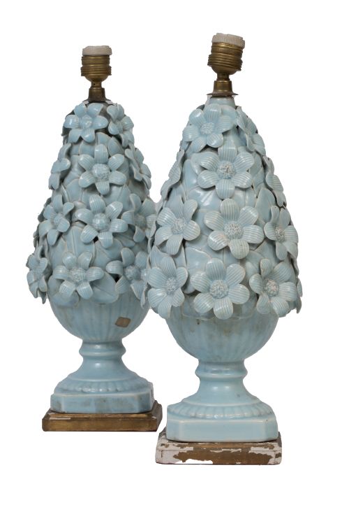 Pareja de lámparas de cerámica esmaltada en turquesa con fl