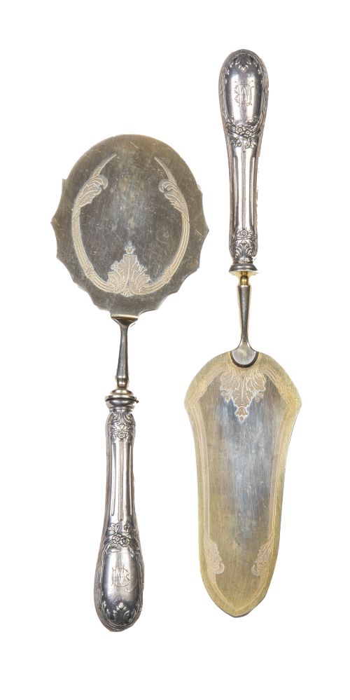 Juego de dos cubiertos de servir de plata y plata vermeille